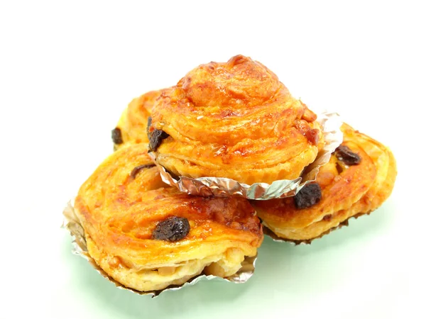 Pastelería de pasas de uva danesa aislada sobre fondo blanco — Foto de Stock