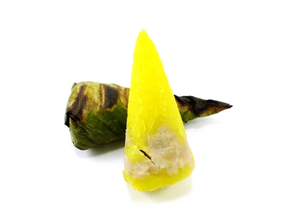 Arroz glutinoso amarillo envuelto en hojas de plátano a la parrilla es tailandia postre — Foto de Stock