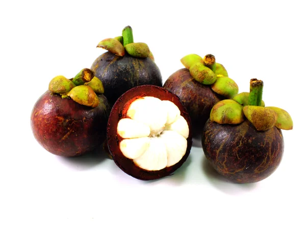 Fruta del mangostán tropical sobre fondo blanco enfoque selectivo —  Fotos de Stock