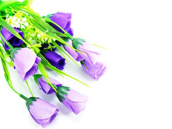Fausse fleur violette violette sur fond blanc — Photo