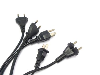 siyah elektrik kablo üzerinde beyaz izole
