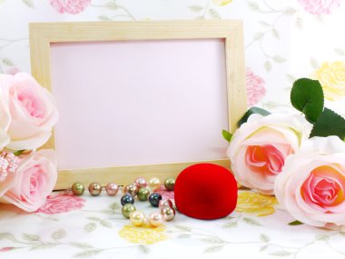 Güllü romantik çerçeve çiçek