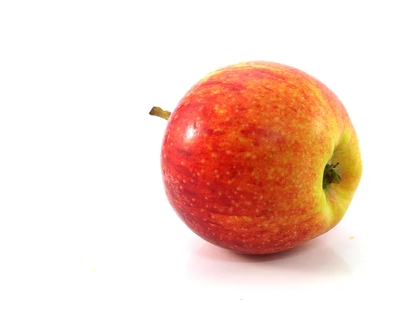 Manzana roja aislada sobre fondo blanco —  Fotos de Stock