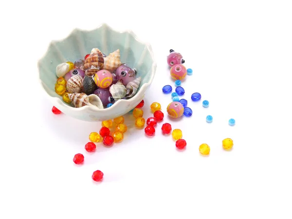Collection de perles colorées Décoration isolée sur fond blanc — Photo