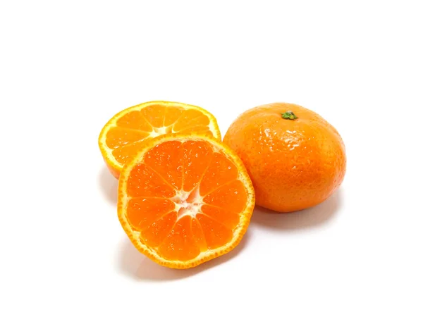 Fette di arancia isolate su fondo bianco — Foto Stock