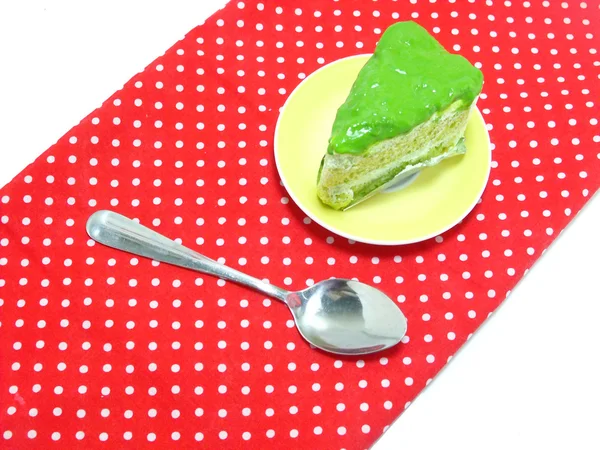 Bolo de chá verde na toalha de mesa vermelha — Fotografia de Stock