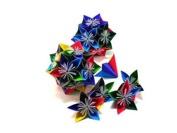 Unidad origami flores aisladas sobre fondo blanco — Foto de Stock