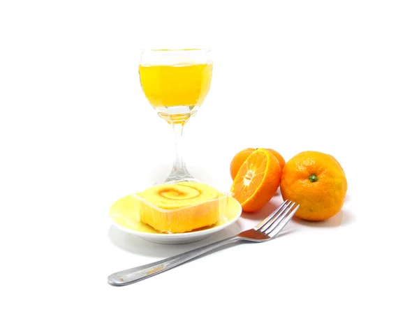 Χυμός πορτοκαλιού και φέτες πορτοκαλιού που απομονώνονται σε λευκό φόντο — Φωτογραφία Αρχείου