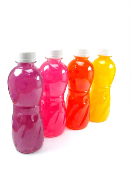 Botellas de jugo sobre un fondo blanco — Foto de Stock