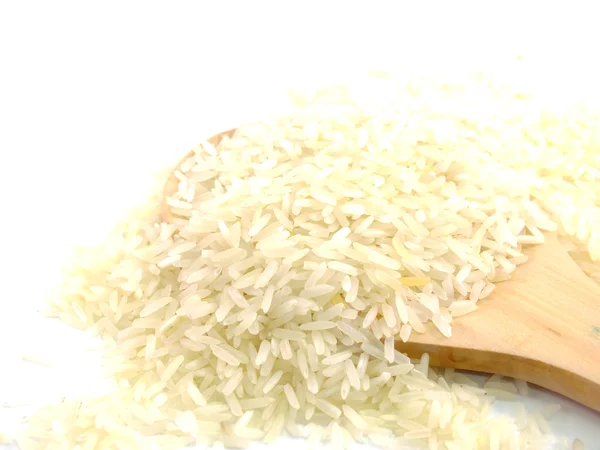 Fechar o arroz isolado no fundo branco — Fotografia de Stock