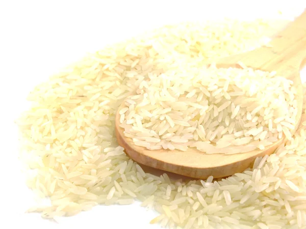 Fechar o arroz isolado no fundo branco — Fotografia de Stock