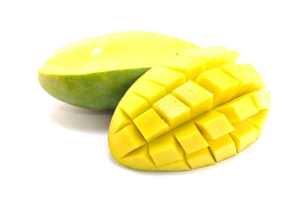 Желтый манго изолированы на белом фоне — стоковое фото