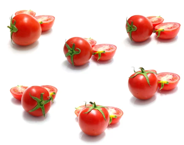 Помідор і скибочки помідорів на білому тлі — стокове фото