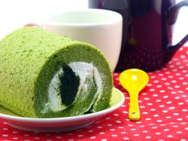 Yeşil çay rulo pasta