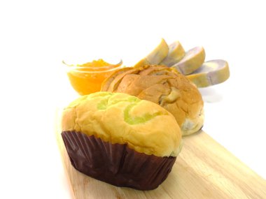 ekmek ve beyaz arka plan üzerinde izole rulo kompozisyonu