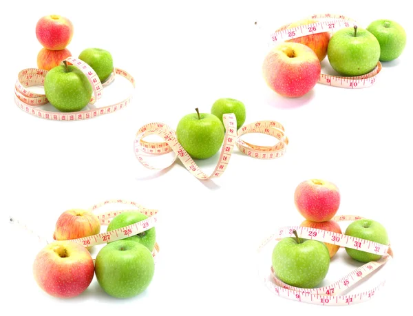 绿色和红色的苹果在白色的背景上隔离开来 — 图库照片