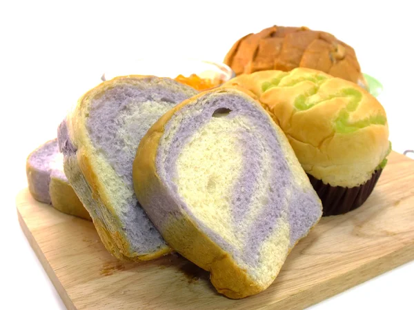 Samenstelling met brood en broodjes geïsoleerd op witte achtergrond — Stockfoto