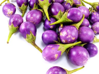 patlıcan beyaz arkaplanda izole edildi