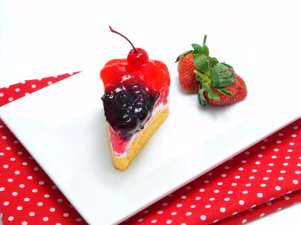 Postre Tarta de queso con salsa de bayas — Foto de Stock