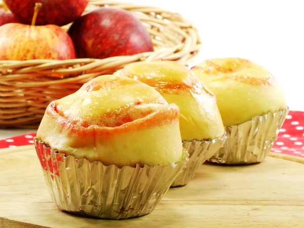 Leckere Erdbeerbrötchen Bäckerei aus nächster Nähe — Stockfoto