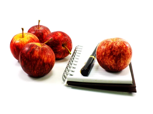 Cuaderno y manzanas sobre fondo blanco — Foto de Stock