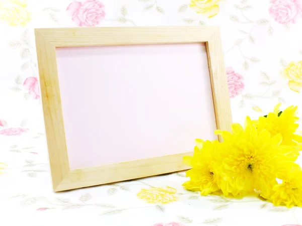 Wood photo frame and roses flower on the table — Stock Photo, Image