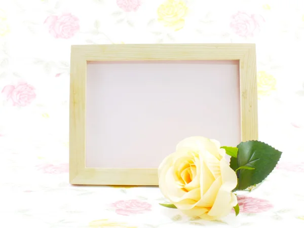 Wood photo frame and roses flower on the table — Stock Photo, Image