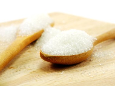 Bir tahta kaşık seçici odak şeker