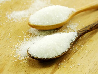 Bir tahta kaşık seçici odak şeker