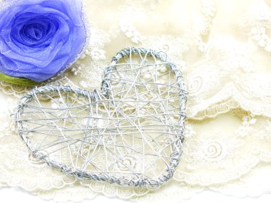 Sevgililer günü kalp ve gül çiçek arka plan kavramı ile