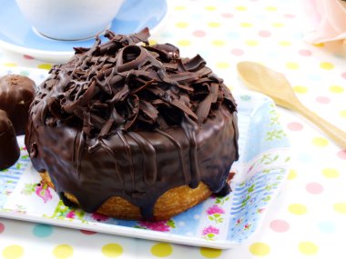 Çörek-cronut çikolata tadında seçici odak lezzetli tatlı tatlı ile