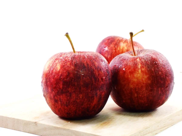 Manzanas rojas aisladas sobre fondo blanco —  Fotos de Stock