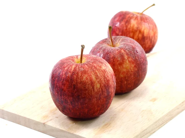 Manzanas rojas aisladas sobre fondo blanco — Foto de Stock