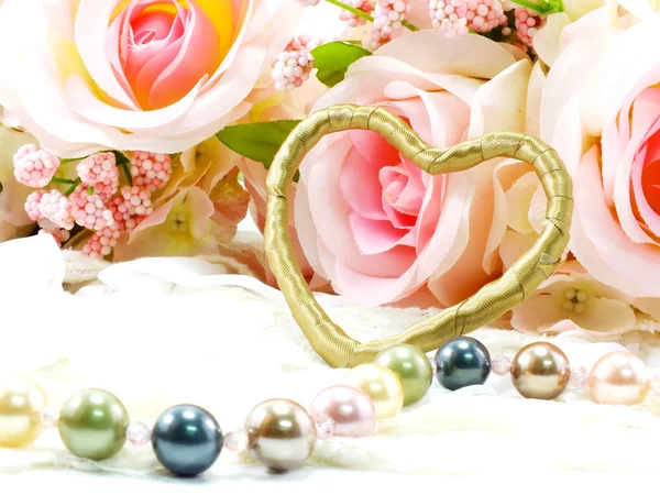 Sevgililer günü kalp ve gül çiçek arka plan kavramı ile