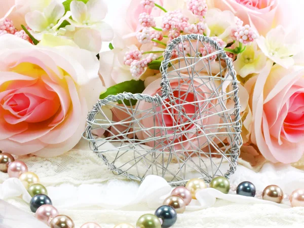 Sevgililer günü kalp ve gül çiçek arka plan kavramı ile