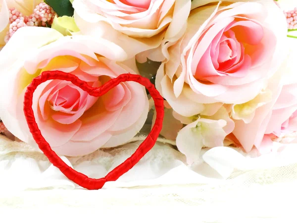 Giorno di San Valentino con cuore e rosa fiore concetto di fondo — Foto Stock