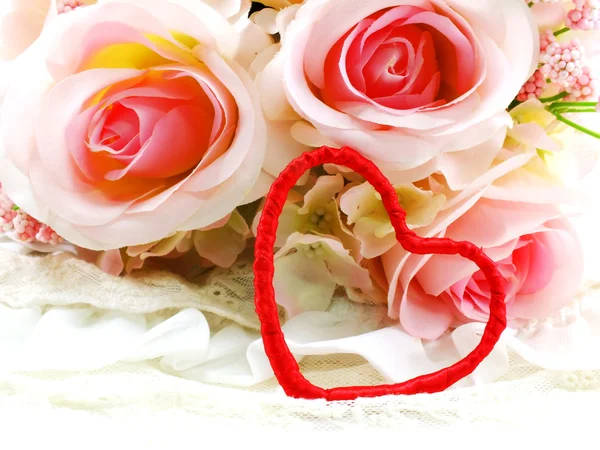 Giorno di San Valentino con cuore e rosa fiore concetto di fondo — Foto Stock