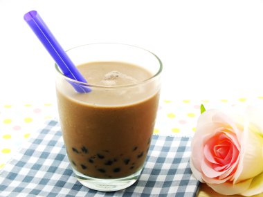 masa örtüsü siyah jöle ile Çikolatalı süt