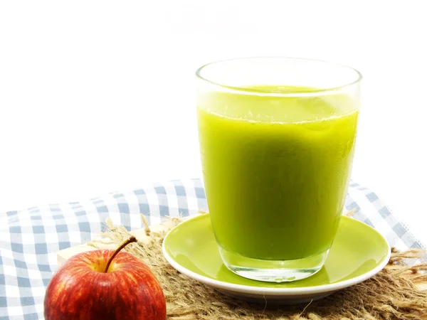 Mélanger les jus tropicaux de fruits dans des verres pour une bonne santé — Photo