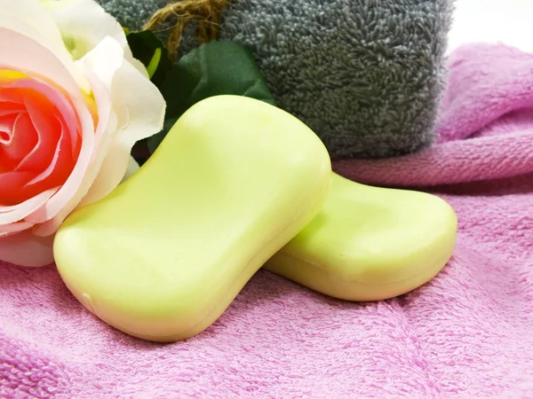 Temizlik ve havlu seçici odak üzerinde sağlıklı doğal sabun