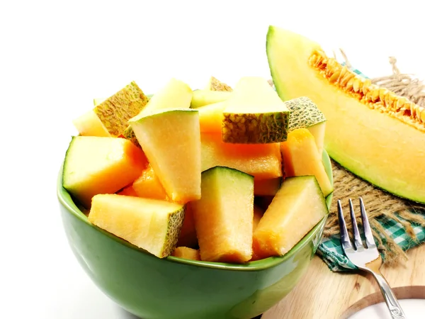 Melón melón jugoso sobre un fondo de mesa de madera —  Fotos de Stock