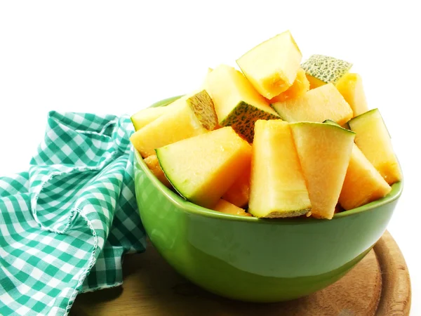 Melón melón jugoso sobre un fondo de mesa de madera —  Fotos de Stock