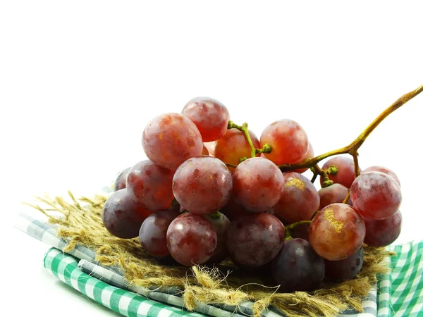 Uvas vermelhas e maçãs vermelhas na toalha de mesa — Fotografia de Stock
