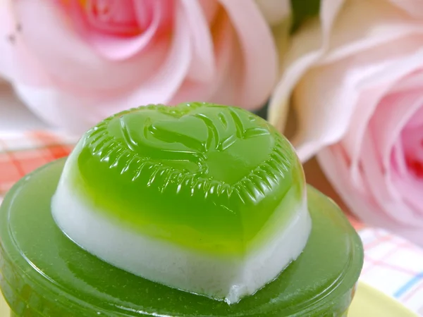 Pandan verde casero y jalea de leche de coco corazón dulce desser — Foto de Stock