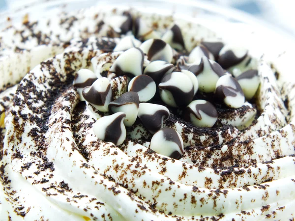 Brown chocolate cupcake with chocolate sprinkles — Stock Photo, Image