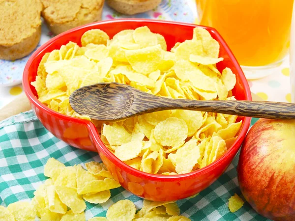 Morgens Frühstück mit frischer ApfelCornflake und Milch selektiver Fokus — Stockfoto