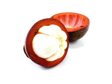 Olgun mangosteen beyaz arka planda izole