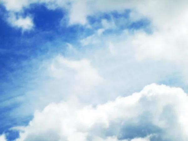 Nuvole con sfondo cielo blu — Foto Stock