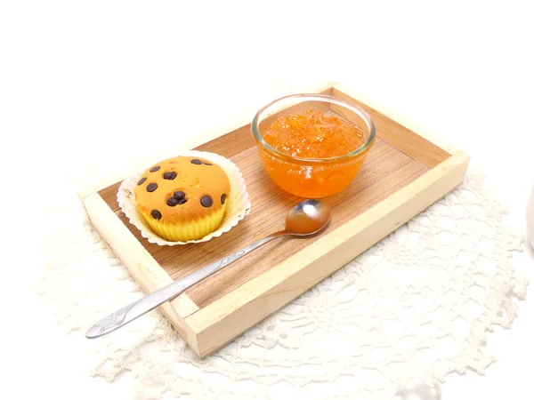 Cupcake topping with chocolate ships and orange jam on wooden tray — Stock Photo, Image