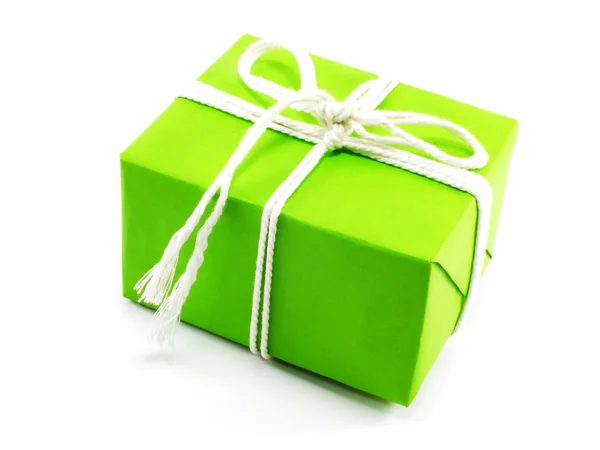 Verde presente sobre fondo blanco con cuerda blanca —  Fotos de Stock